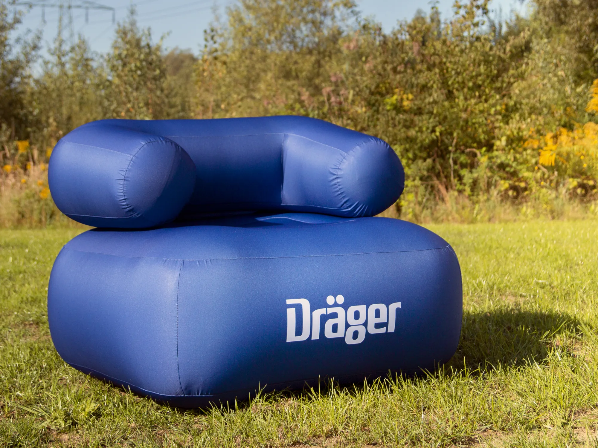 Inflatable armchair outdoors 02